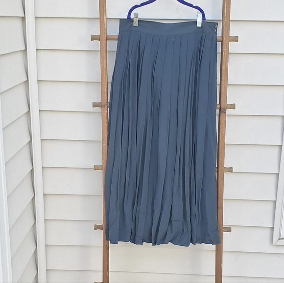 J. Crew Pleated Midi Skirt in Charcoal Gray - Picture 2 of 5